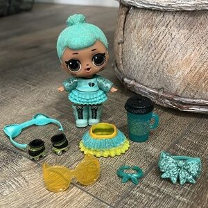 L.O.L. SURPRISE! DOLL, GLITTER TROUBLEMAKER, CAT EARS, BOTTLE/CUP